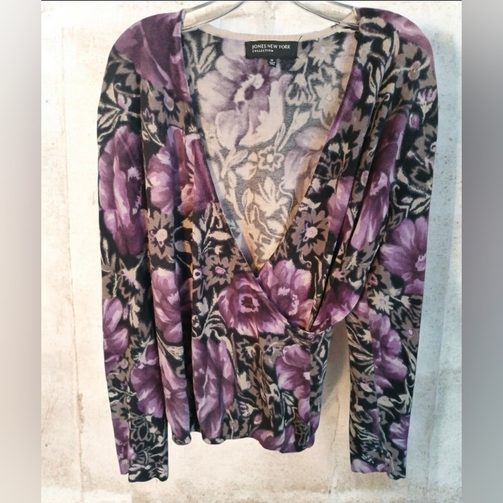 Jones New York Collection purple floral surplice V-neck long-sleeve top/blouse M